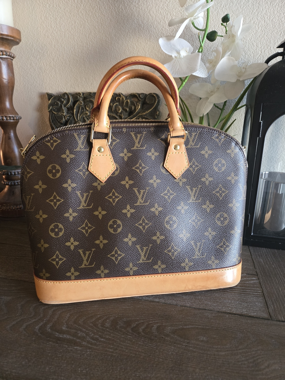Authentic Louis Vuitton Monogram Alma Handbag in Brown/Tan - Picture 3 of 16